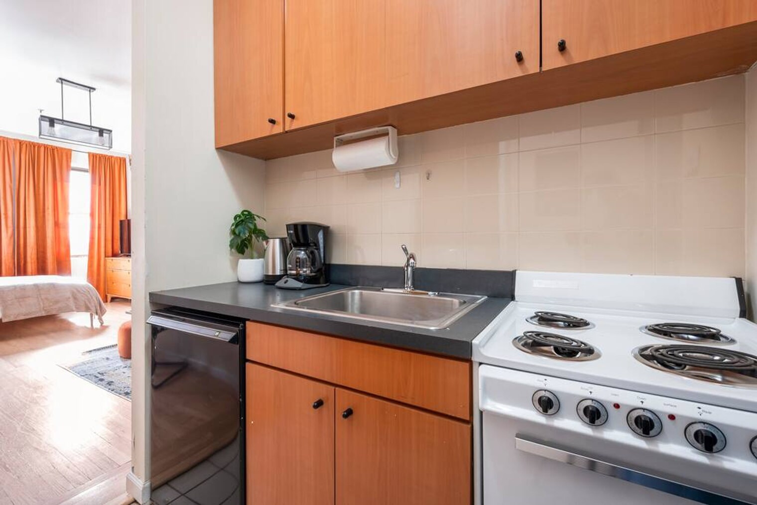 Building Photo - 416 W 49th St