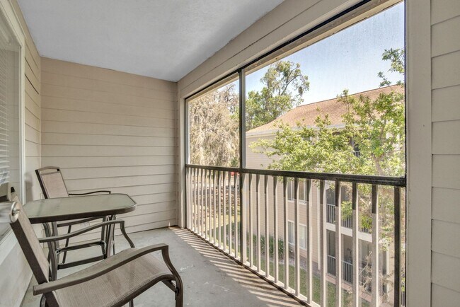 Building Photo - Furnished 4/4 University Terrace