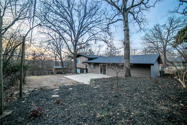 Building Photo - 1647 Carolyn Dr