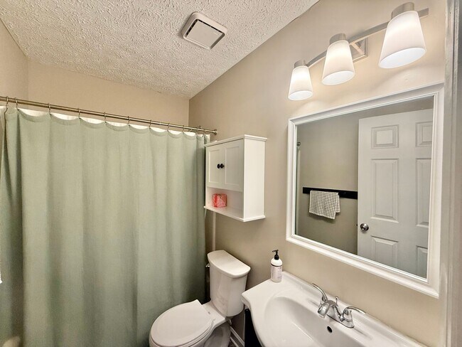 Building Photo - 3610 Rawdon Dr