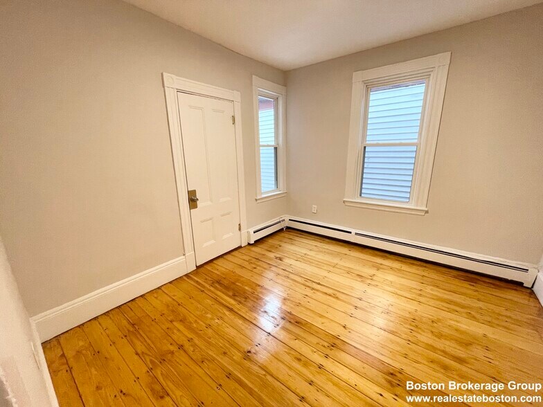 Building Photo - 1570 Tremont St