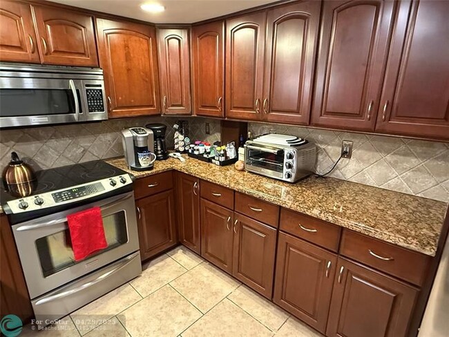 Building Photo - 950 Egret Cir