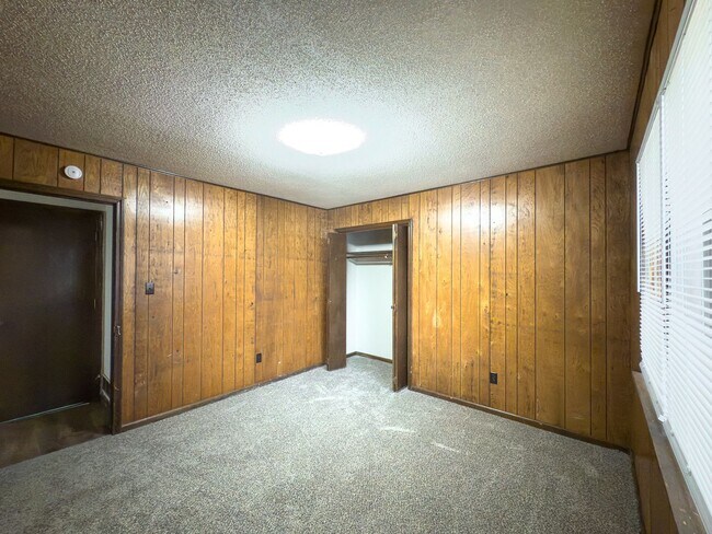 Building Photo - 2447-2447 E Heying Dr