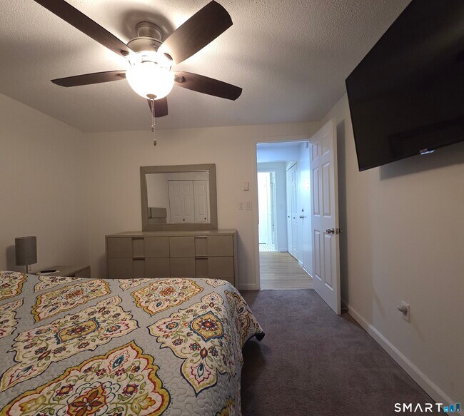 Building Photo - 7 Padanaram Rd