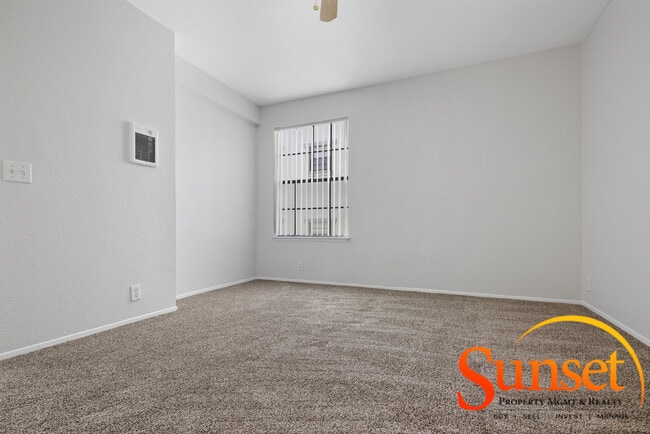 Building Photo - 3975 Hortensia St