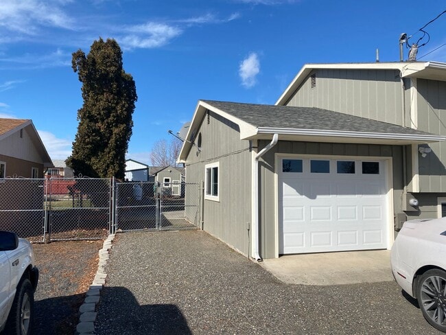 Building Photo - 4-bedroom / 2 bath Home located in a Heights area in Clarkston, WA