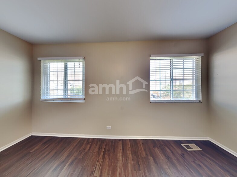 Building Photo - 953 Mesa Dr