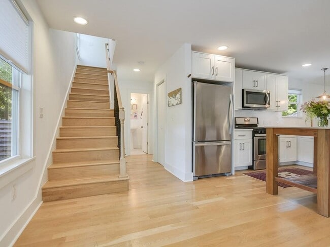 Building Photo - 1313 Garden St