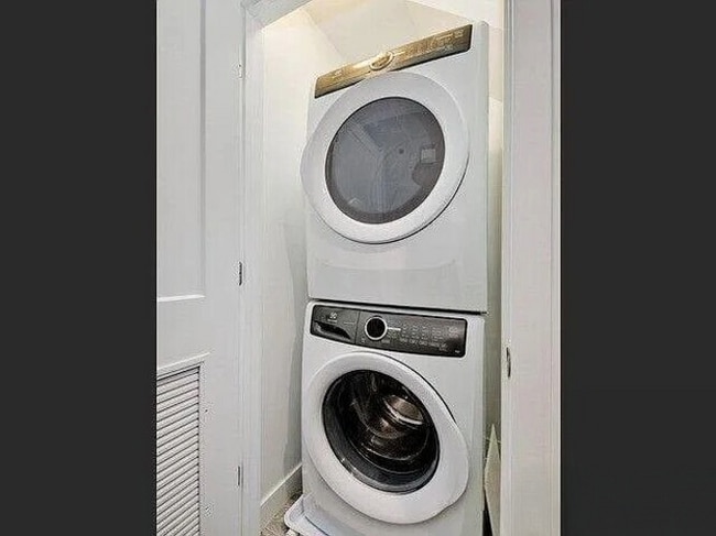 Building Photo - 942 W Montana St