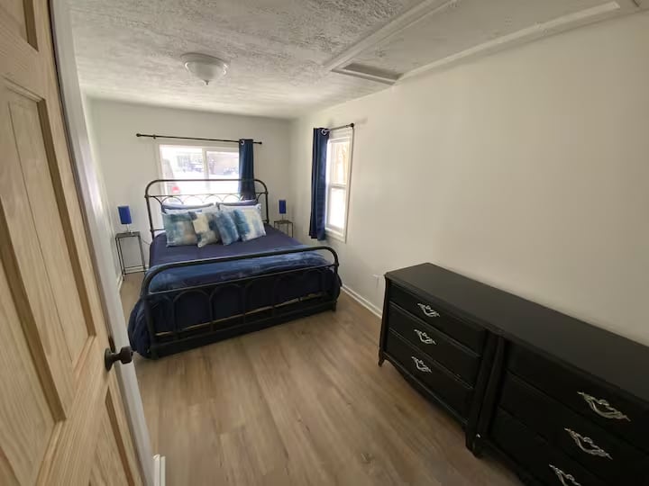 Building Photo - 115 Mckenzie St