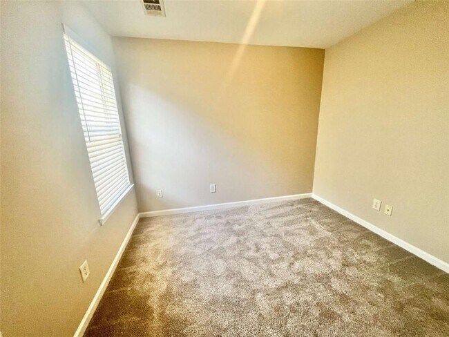 Building Photo - 4713 Autumn Rose Trail