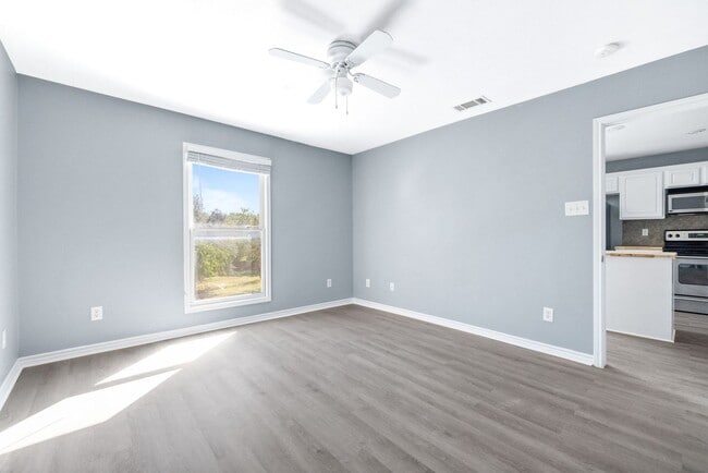 Building Photo - Carriage Place Square