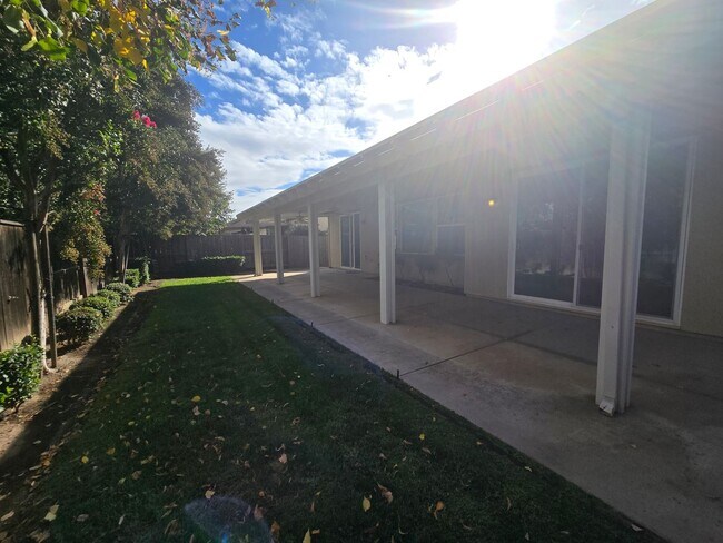Building Photo - 339 Applegate Dr