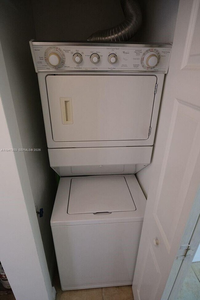 Building Photo - 888 Douglas Rd