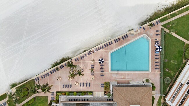 Building Photo - Spacious 2-Bedroom Waterfront Condo in Redington Shores – Long-Term Rental!