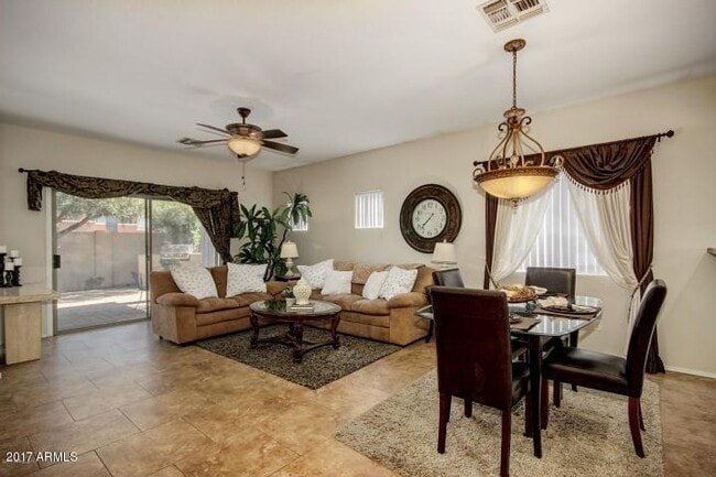 Building Photo - 934 E Madeline Dr