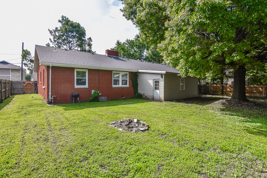 Large Fenced Backyard - 904 South Ave