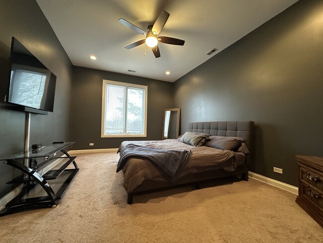 Building Photo - 2402 W McLean Ave