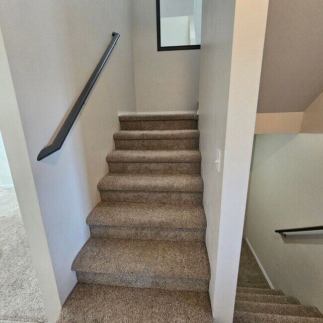 Building Photo - Beautiful Home with Mt. Rainier Views – Close to PSNS & Ferries