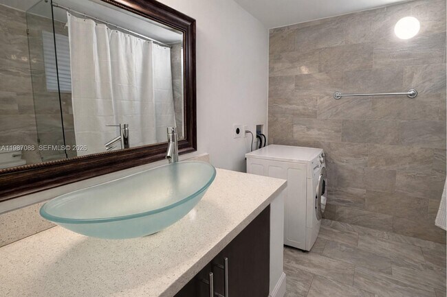 Building Photo - 1660 NE 135th St