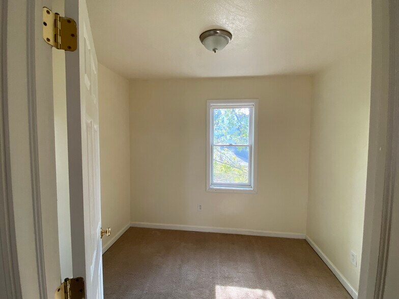 Building Photo - 314 Eicher Ave