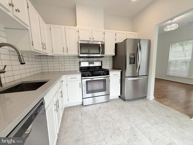 Building Photo - 4138 Fountainside Ln