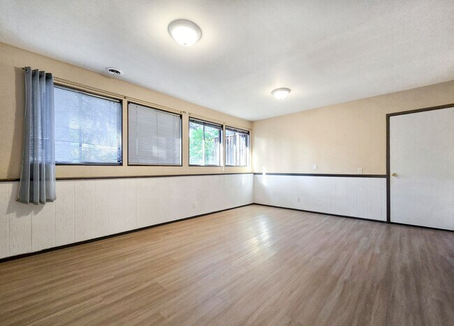 Building Photo - Charming 4-Bedroom Home with Bonus Rooms &...