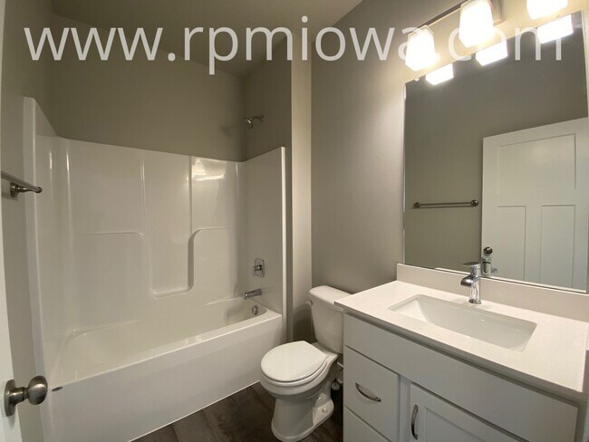 Building Photo - PRIME LOCATION!! 4 Bed, 2 Bath Ranch in Waukee