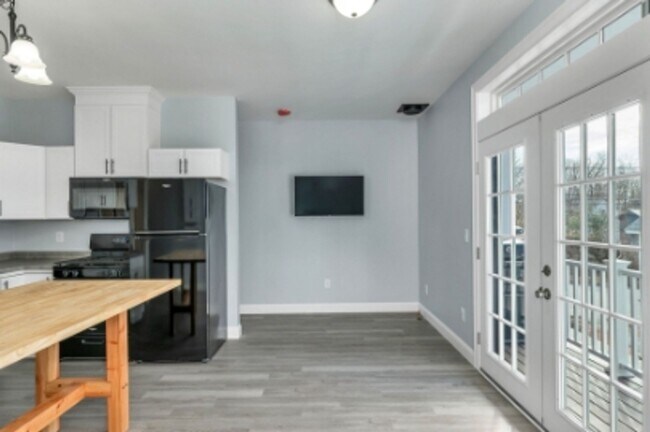 Building Photo - 65 Main St