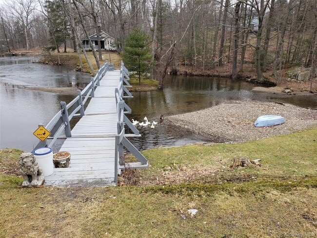 Building Photo - 1 Millpond Ln