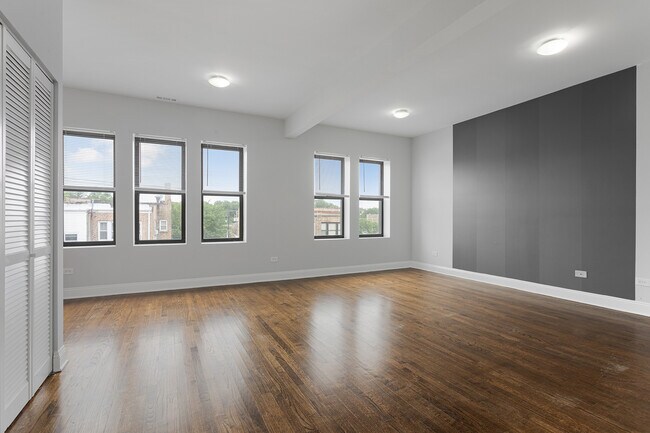 Building Photo - 7528 N Seeley Ave