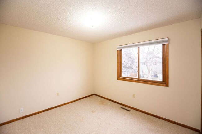 Building Photo - Charming 3 Bed, 2 Bath Home on a Quiet Cul-de-Sac with a Fenced Yard & 2-Car Garage!