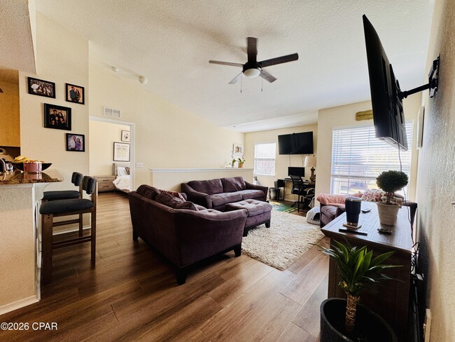 Building Photo - 1109 Lighthouse Rd