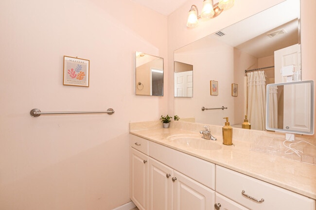 Building Photo - 3970 NW Cinnamon Tree Cir