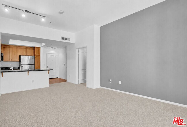 Building Photo - 4060 Glencoe Ave