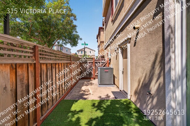 Building Photo - 315 Victoria Pl