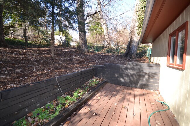 Building Photo - 100 Hyde Ave