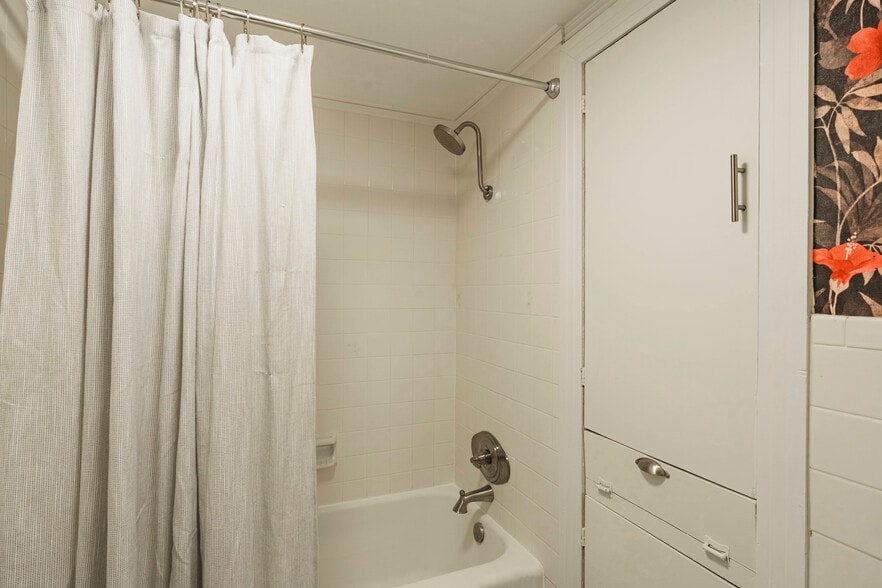 Building Photo - 104 Rosewood Dr