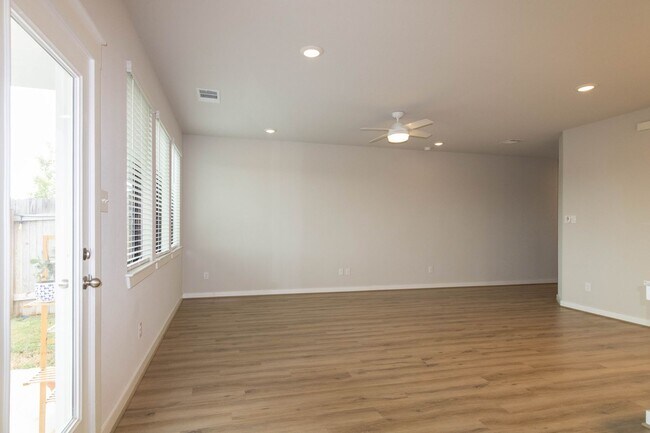 Building Photo - 417 Fieldwood Dr