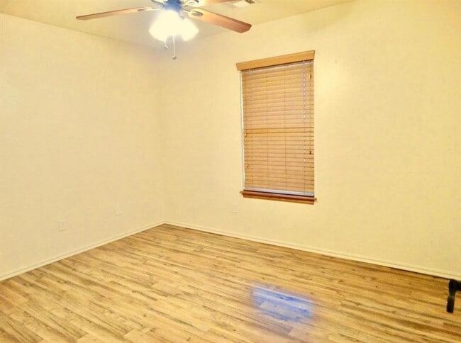 Building Photo - 566 W Alamo Ct Way