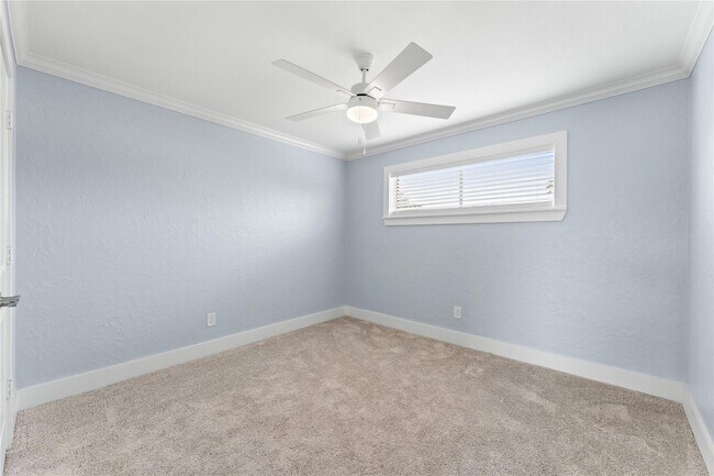 Building Photo - 8118 Albacore Dr