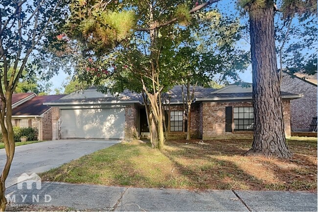 Building Photo - 225 Bedford Ln