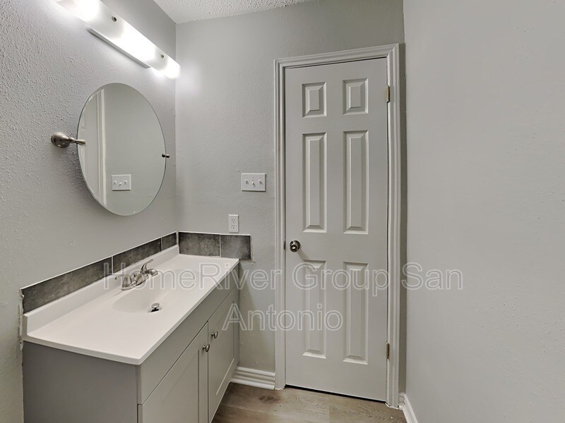 Building Photo - 8751 Ridge Mile Dr