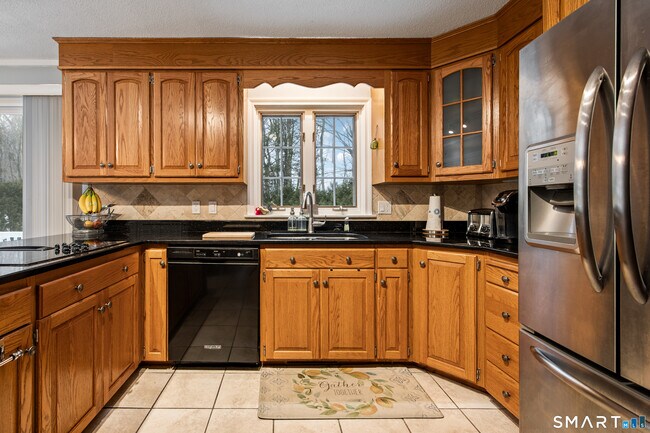 Building Photo - 10 Candlewood Ln