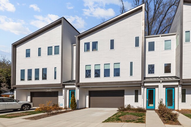 Building Photo - 1553 Pinecrest Ave