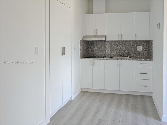 Building Photo - 2669 SW 9th St