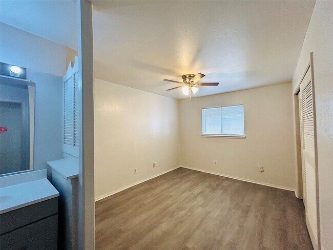 Building Photo - 8030 Sands Point Dr