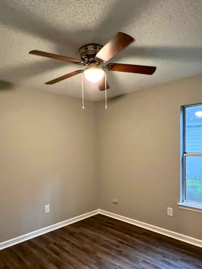 Building Photo - 3/2 in Sugarmill with pool access!