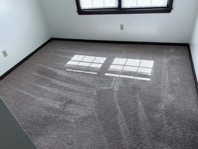 Building Photo - 1601 Cedarbrook Dr