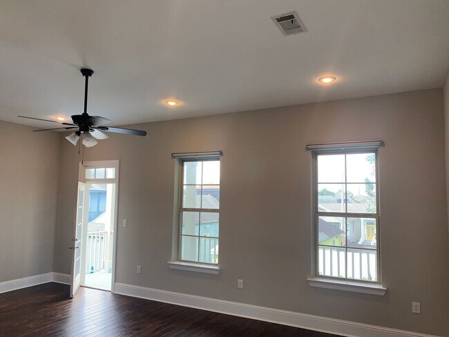 Building Photo - 2512 Valence St